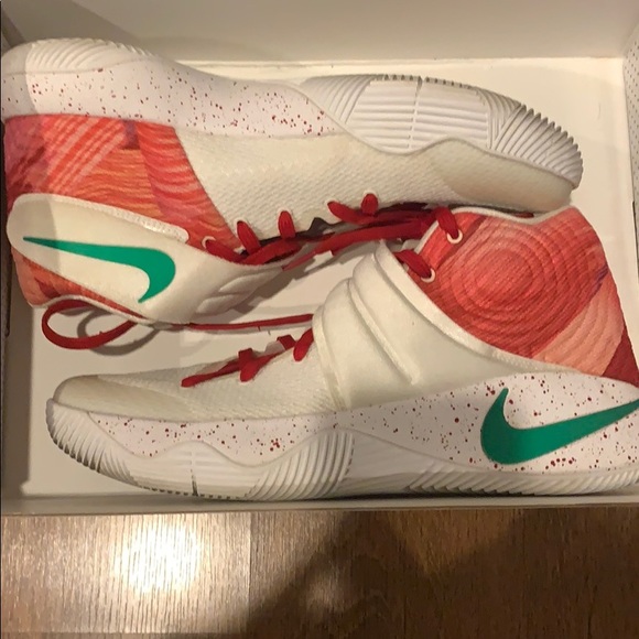 Kyrie 2 Ky-rispy Kreme - Picture 2 of 7